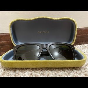 Gucci sunglasses model GG00083